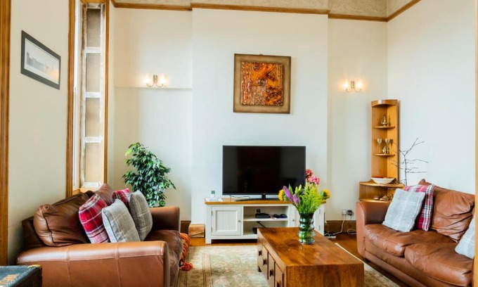 Leek Apartment | Beautiful Grade II listed apartment.