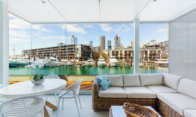 Auckland Central Business District Apartment | Beautiful harbour view apartment by Zodiak Stays