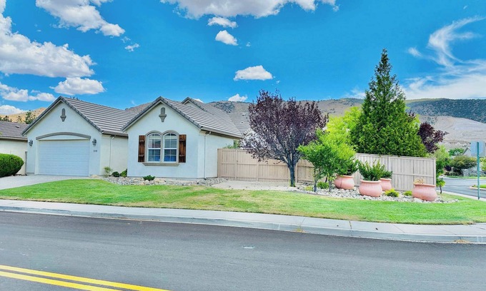 Reno House | Beautiful Haven/Sleeps 16