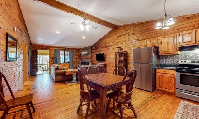 Sautee Nacoochee Cabin | BEAUTIFUL! Hidden GEM! KnottyPines cabin -Hot-tub Heaven with fast Fiber WIFI!