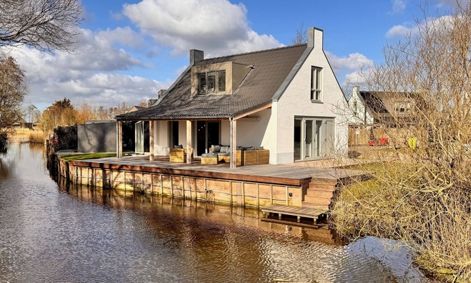 Sint Maarten House | Beautiful high-quality bungalow on one of the wheels on our park