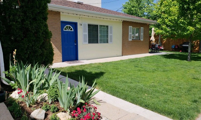 Edgewater Cottage | Beautiful Highlands Cottage near Downtown, 50% monthly discount