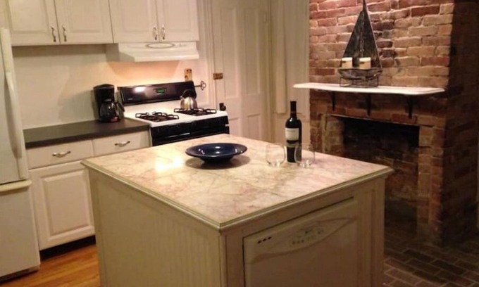 West End Apartment | Beautiful, historic apartment, close to everything!