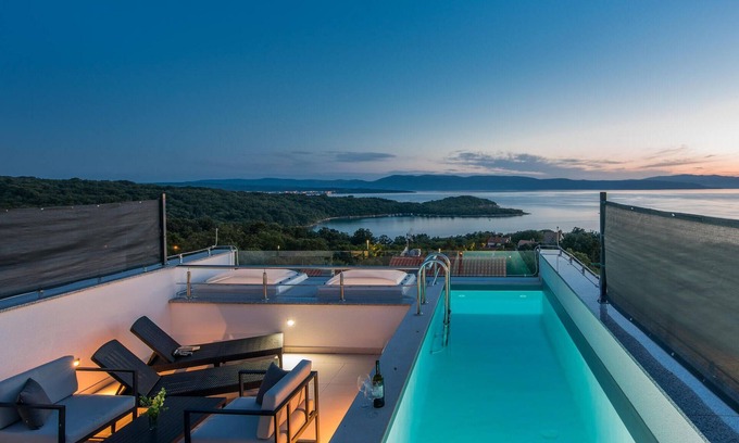 Njivice House | Beautiful home in Njivice with WiFi