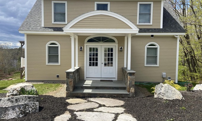 Nobleboro House | Beautiful Home on Pemaquid Lake
