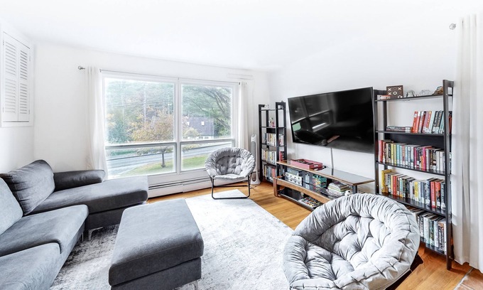 Montpelier House | Beautiful home with full kitchen, deck, close to river, & washer/dryer