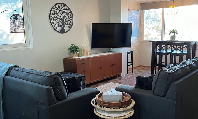 Victoria Park Apartment | Beautiful homely Vic Park apartment with City views