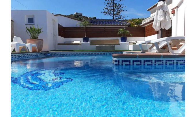 Velilla-Taramay Ski Chalet | Beautiful house with pool
