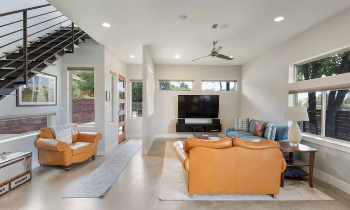 Chestnut House | Beautiful house and neighborhood within a great proximity to all of Austin.