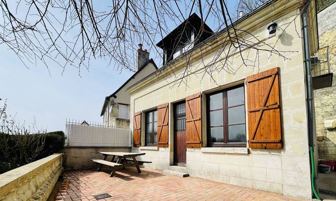 Nazelles-Negron House | Beautiful house with a garden on a hill near Amboise