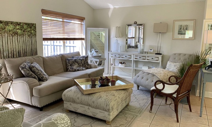 Davie House | Beautiful house in a quiet neighborhood