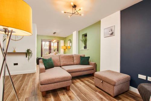 Northenden House | Beautiful House in Manchester Sleeps 8 Inc Parking