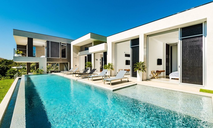 Black Beauty Villa | BEAUTIFUL Jungle Villa w/Big Outdoor Space HUGE Pool & Experience Manager
