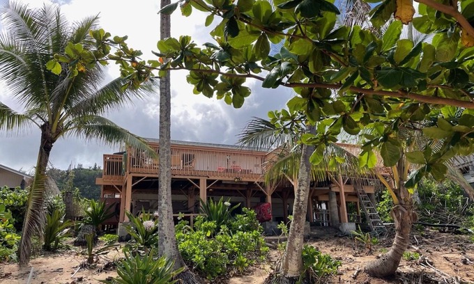 Pupukea House | Beautiful Ke Iki Beach Front 2 Bedroom 2 Bath with HOT TUB