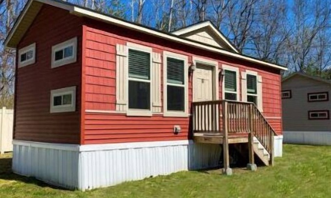 Queensbury Cottage | Beautiful Lake George Cottage