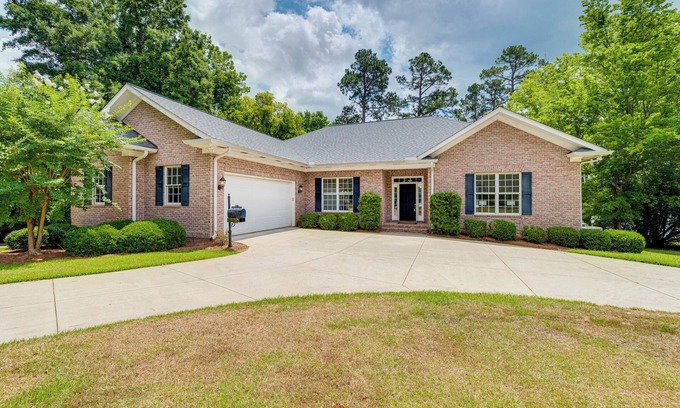 Milledgeville House | Beautiful Lake Sinclair Retreat w/Dock & Deck!