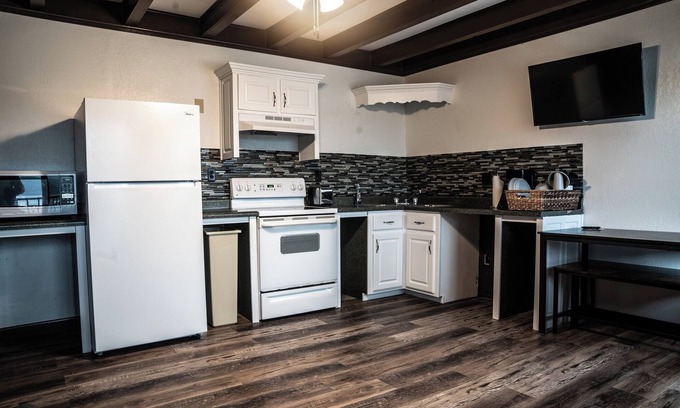 Albany Apartment | Beautiful Lake View Suite on Lake Cumberland! #102