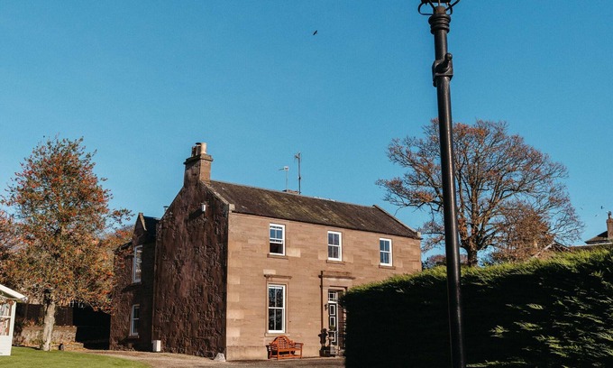 Brechin House | Beautiful large family home with hot tub, summer house, BBQ and pool table