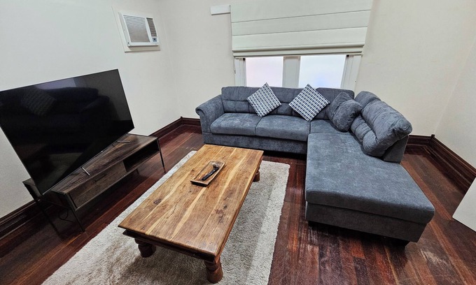 Geraldton House | Beautiful large vintage home in the centre of town