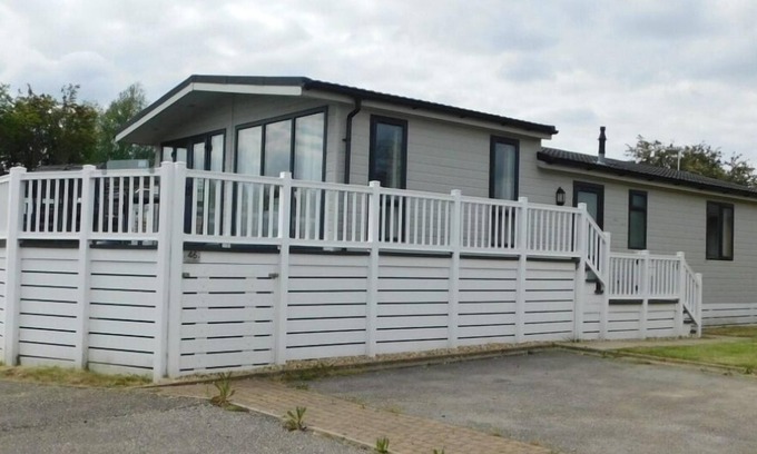 Stretham House | Beautiful lodge with hot tub