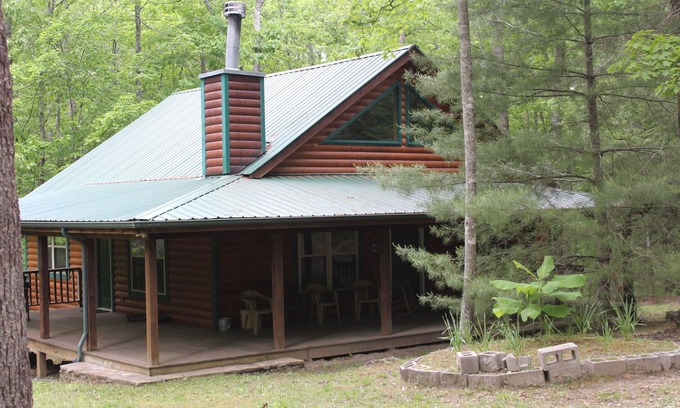 Jamestown Cabin | Beautiful Log Cabin 4 Horse Stalls and 2 Corrals, Big South Fork National Park.