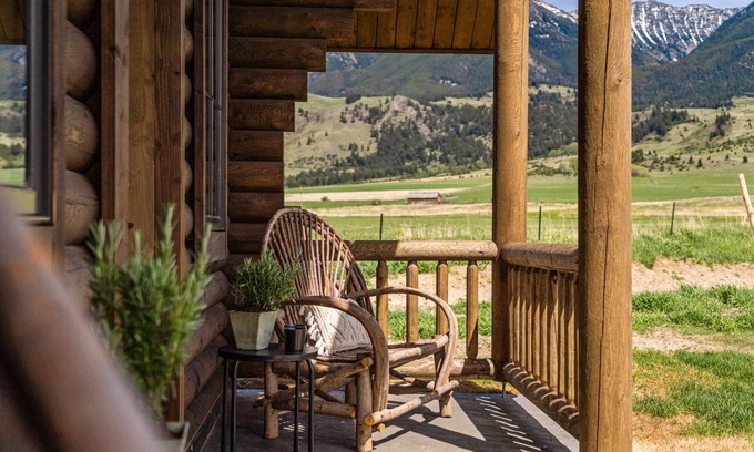 Livingston Cabin | Beautiful Log Cabin in the Heart of Paradise Valley, Montana