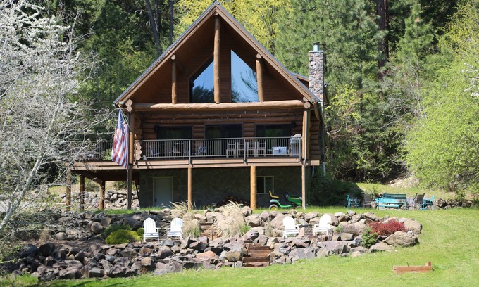 Coeur d'Alene House | Beautiful Log Home on Cda Lake, Grass to the Water!