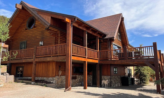 Island Park Cabin | Beautiful log home overlooking Henrys Lake and 13 Miles to West Yellowstone!