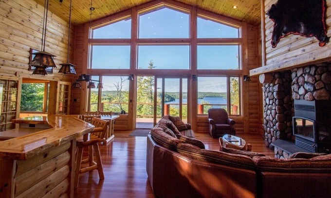 Lutsen House | Beautiful Log House On Bluff Overlooking Caribou Lake