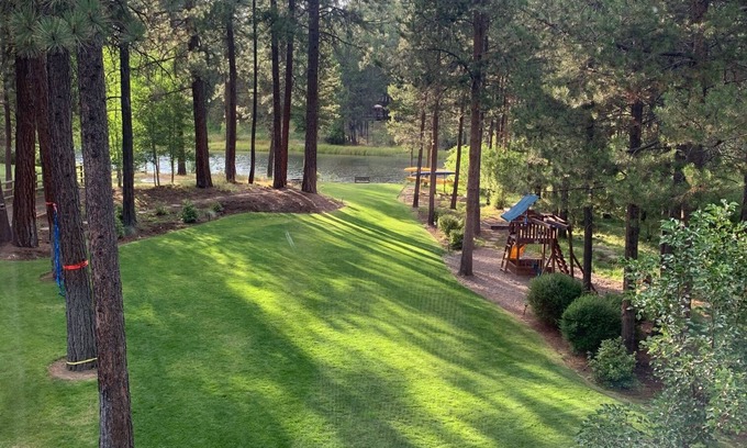 Sunriver House | Beautiful Luxury Home on the river near Sunriver, Bend, Trails, Mountains!