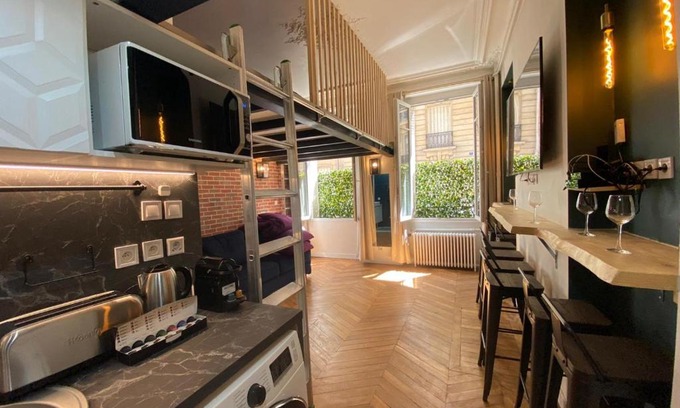 L'Europe Apartment | Beautiful mini Loft near Saint-Lazare
