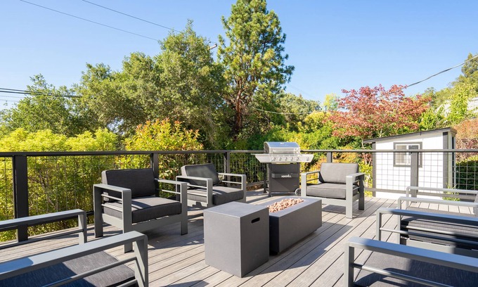 Santa Rosa House | Beautiful modern home near Sonoma, Calistoga & wineries