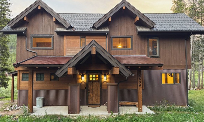 Blue River Cabin | Beautiful Modern Rustic Lodge on the Blue River
