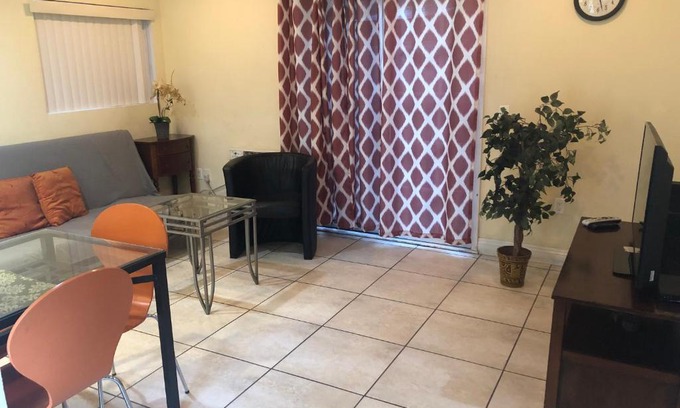 Burbank House | Beautiful New Home in Burbank 1bd