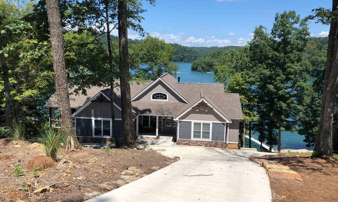 Big Creek House | Beautiful New Home on Norris Lake