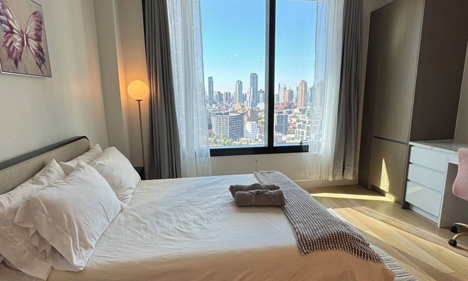 Hunters Point Apartment | Beautiful New Luxury Smart Home High Floor Corner Studio Apartment
