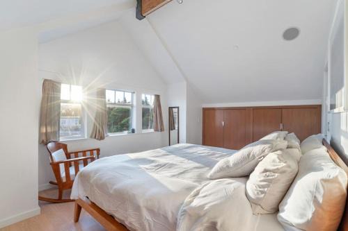 Fairview Apartment | Beautiful, Newly Renovated Creek Home