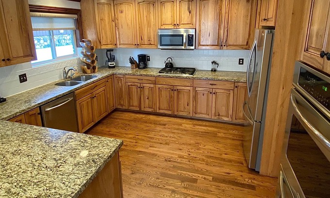Sandy House | Beautiful, newly renovated 4200 sq ft home at base of little cottonwoods