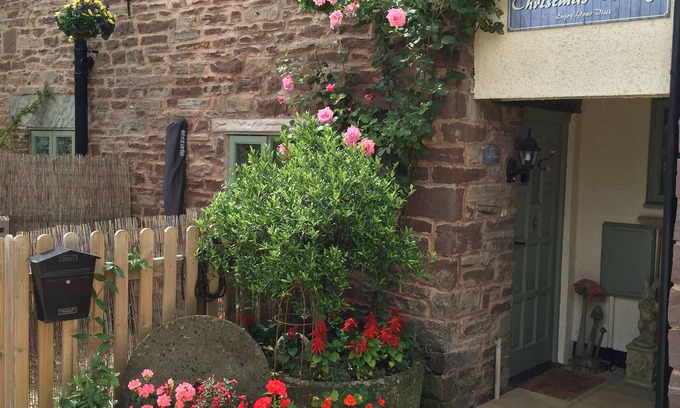 Blakeney House | Beautiful Olive Barn Vintage Village Style Country barn.