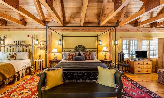 Minturn Apartment | Beautiful & One-of-a-Kind Downtown Minturn Apartment. Minutes to Vail.