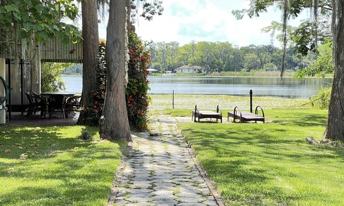 Pine Castle Villa | Beautiful Orlando Lakehouse 15Minutes to Universal