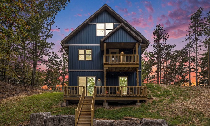Arcadia House | 🐻 Beautiful Overlooking Shoreline 2BDR Chalet ➠18396