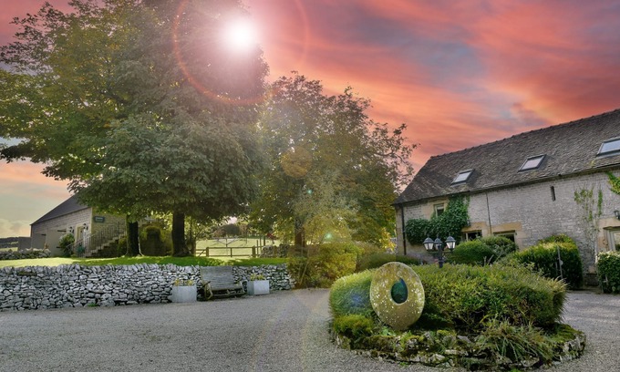 Crowdecote Cottage | Beautiful Peak District country cottage sleeping three people