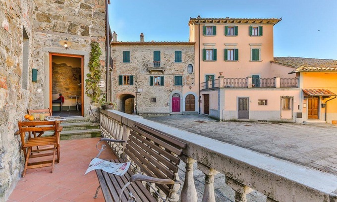 Pergine Valdarno House | Beautiful private villa for 4 guests with A/C, WIFI, patio and pets allowed, close to Arezzo