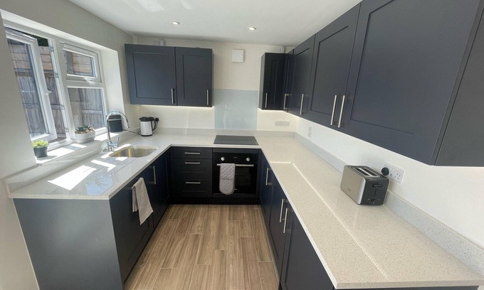 Dinas Powys House | Beautiful Private Detached 1-bed Bungalow