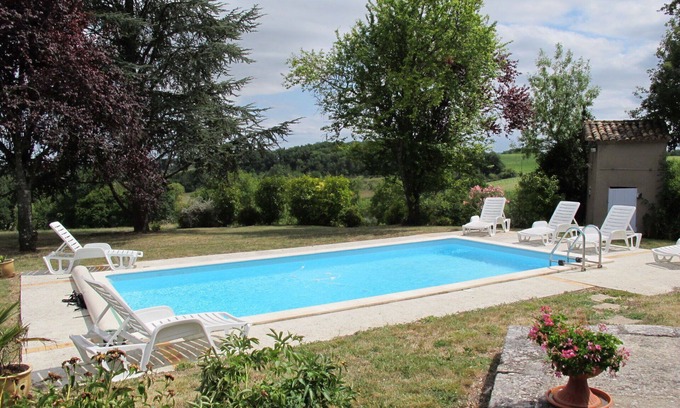 Lalandusse Villa | Beautiful private villa with private pool, WIFI, A/C, TV, terrace, pets allowed and parking