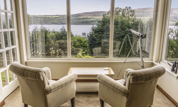 Lewiston House | Beautiful private villa for 2 people with WIFI, TV, pets allowed and parking