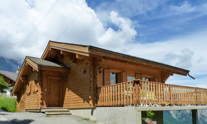 Leytron House | Beautiful private villa for 8 guests with TV, terrace and pets allowed