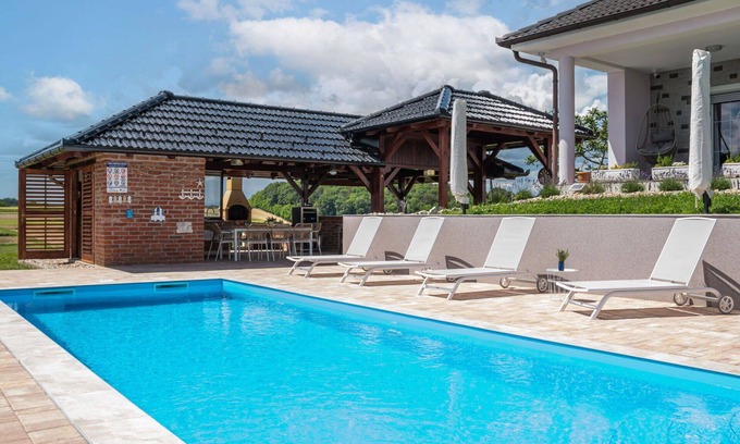 Municipality of Krizevci House | Beautiful private villa with A/C, private pool, WIFI, TV, terrace, pets allowed and panoramic view