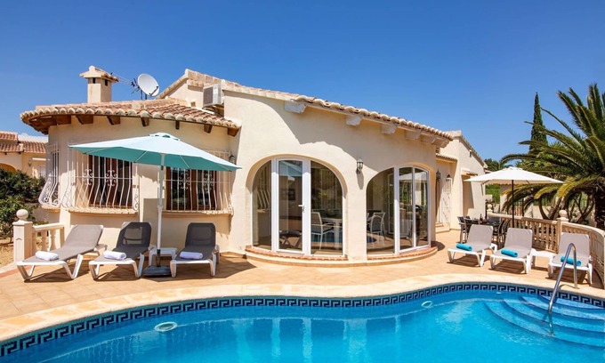 Costa Nova House | Beautiful private villa for 6 guests with WIFI, A/C, private pool, TV, terrace and parking